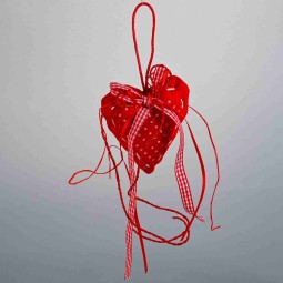 Cuore in stoffa rosso da appendere - 16x9x2 Cm