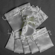 Sacchetti in raso 7,5 CM X 10 CM in 2 colori - Confezione 10 pezzi - crema