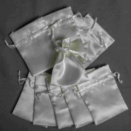 Sacchetti in raso 7,5 CM X 10 CM in 2 colori - Confezione 10 pezzi - crema