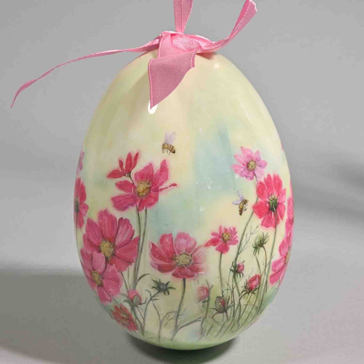 Uovo con fiocco e fiori da appendere - 15 Cm / Rosa