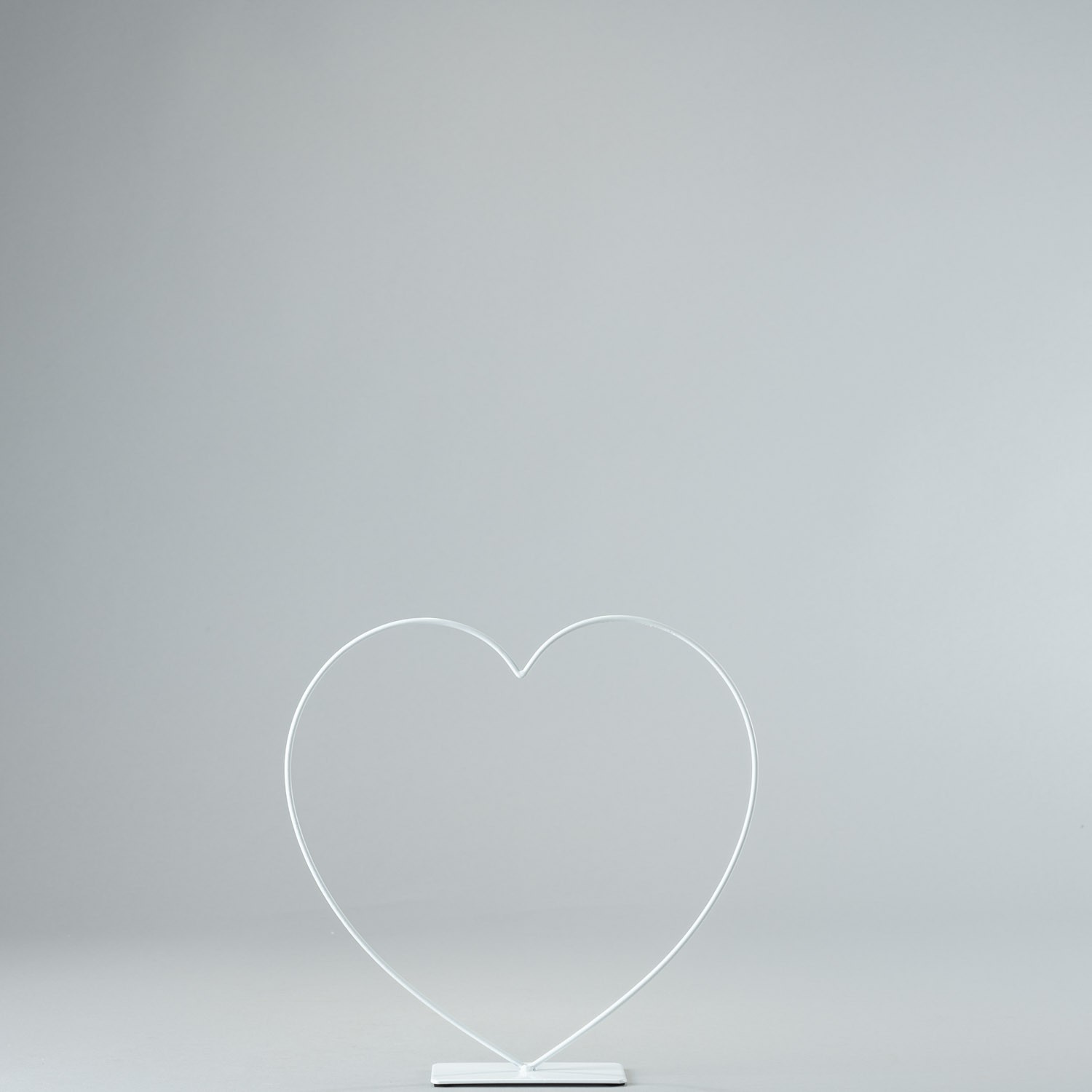 Cuore in metallo con base - Bianco / 25 Cm