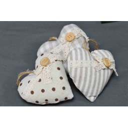 Cuori in stoffa beige disponibili in set da 3 pezzi