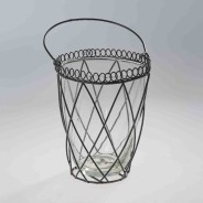Vaso decorativo con supporto in metallo nero.  Diametro 10 cm - altezza 13 cm.