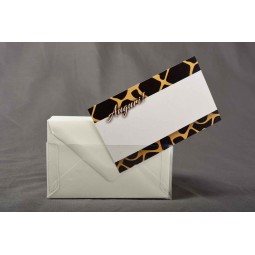 Bigliettini 100 Pezzi con fantasia Giraffa scura e buste avorio - 7x11 Cm / Bianco