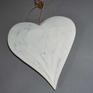 Cuore in legno da appendere - 20x23x3Cm / Bianco