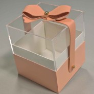 Scatola in cartoncino con coperchio in plexiglass e fiocco - 9,5x9,5x11 Cm / Rosa